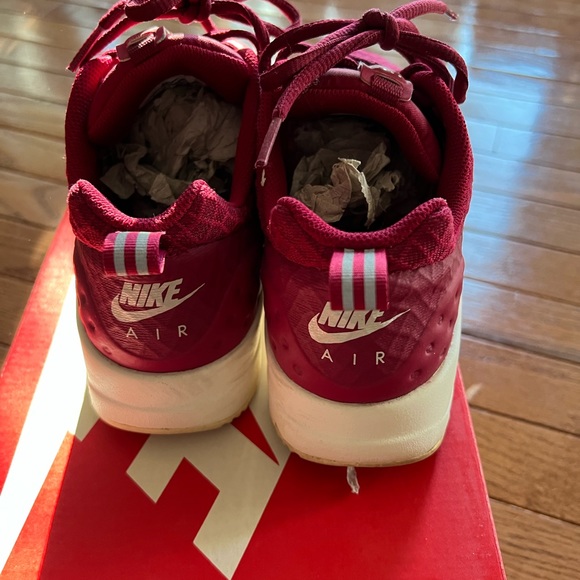 Nike Air Max Motion LW SE in Noble Red - Picture 4 of 4